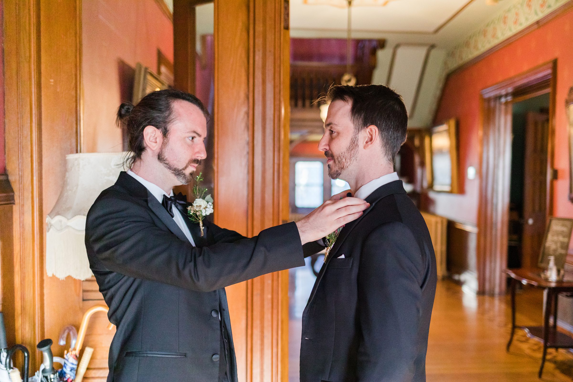 groom getting ready at Knowlton Mansion