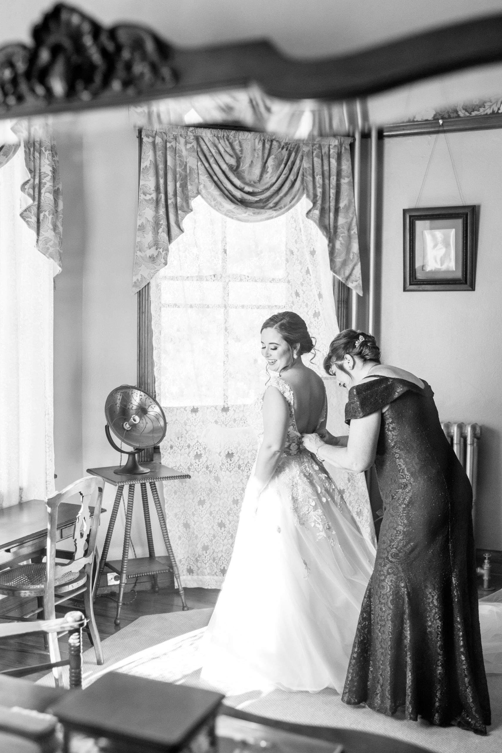 bride getting ready at Knowlton Mansion